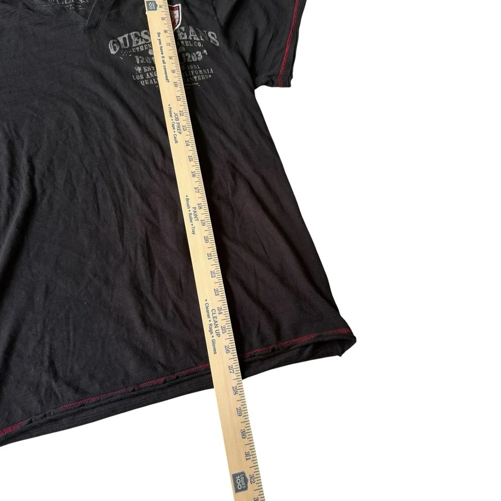 Guess Jeans Mens Graphic T-Shirt XL Black V-Neck Slub Knit Red Contrast Stitch - Picture 6 of 6